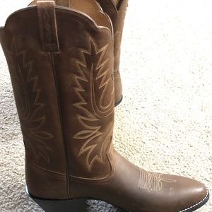 Ariat Women’s boots size 11, never worn
